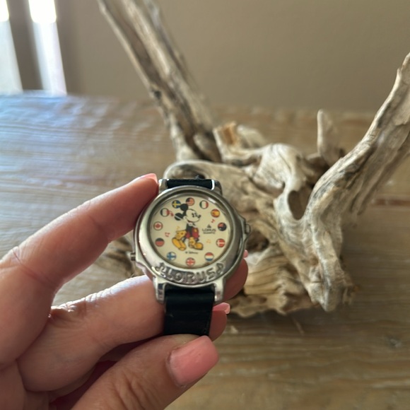 Vintage Mickey Mouse Lorus Flags Of The World Disney Watch - Picture 7 of 14